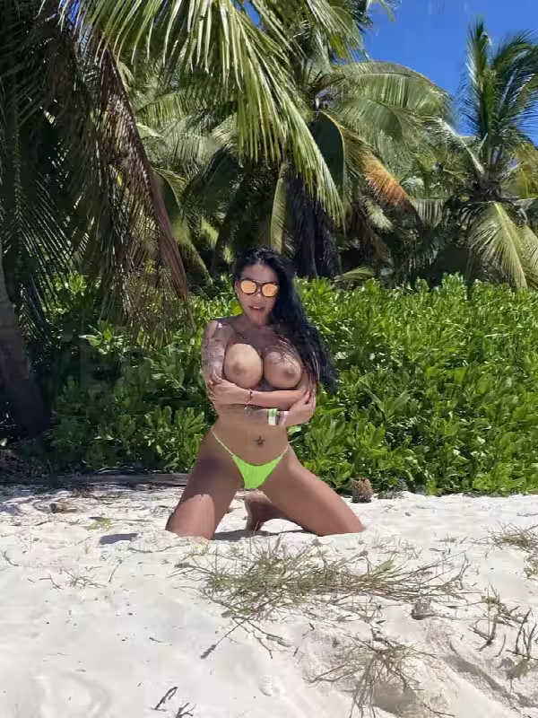 Escort Roxana in Chicago, IL