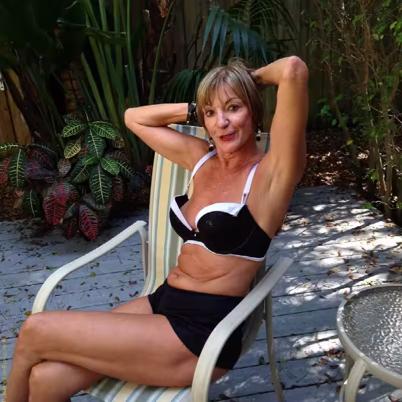 companion Andee Hart in Fort Lauderdale, FL