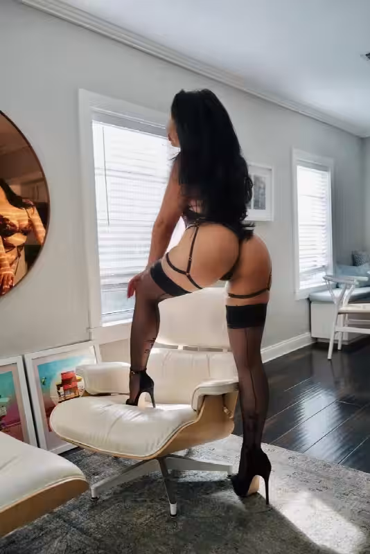companion/Massage Pamela Neri in Miami, FL