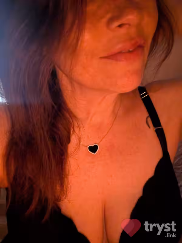 Escort/Massage Vi / Violet Rivera in Minneapolis, MN