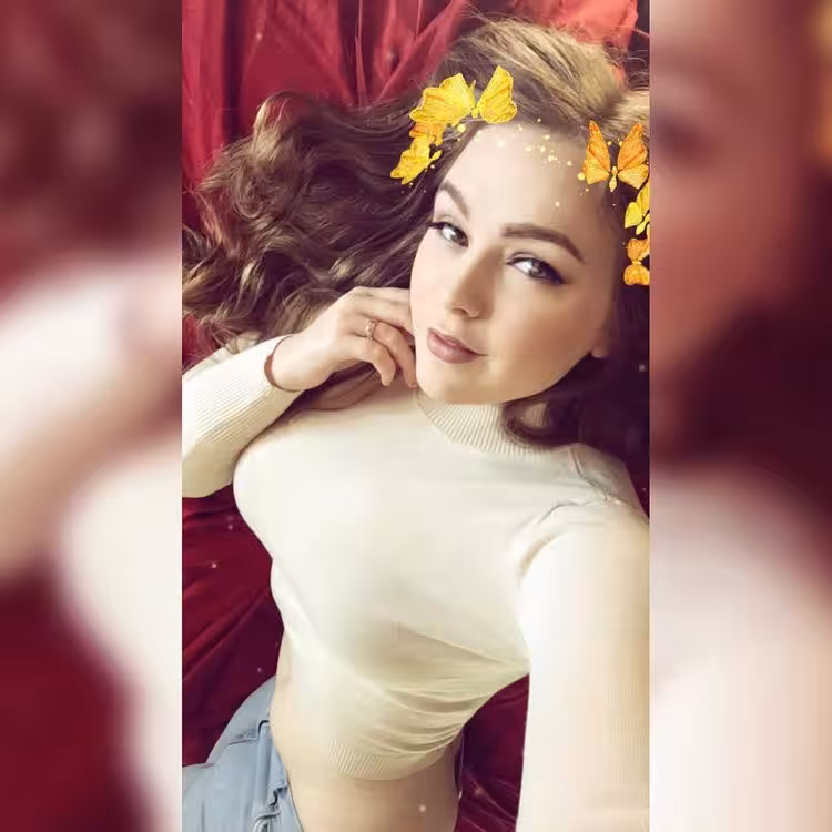 Escort Alaina Fox in Portland, OR